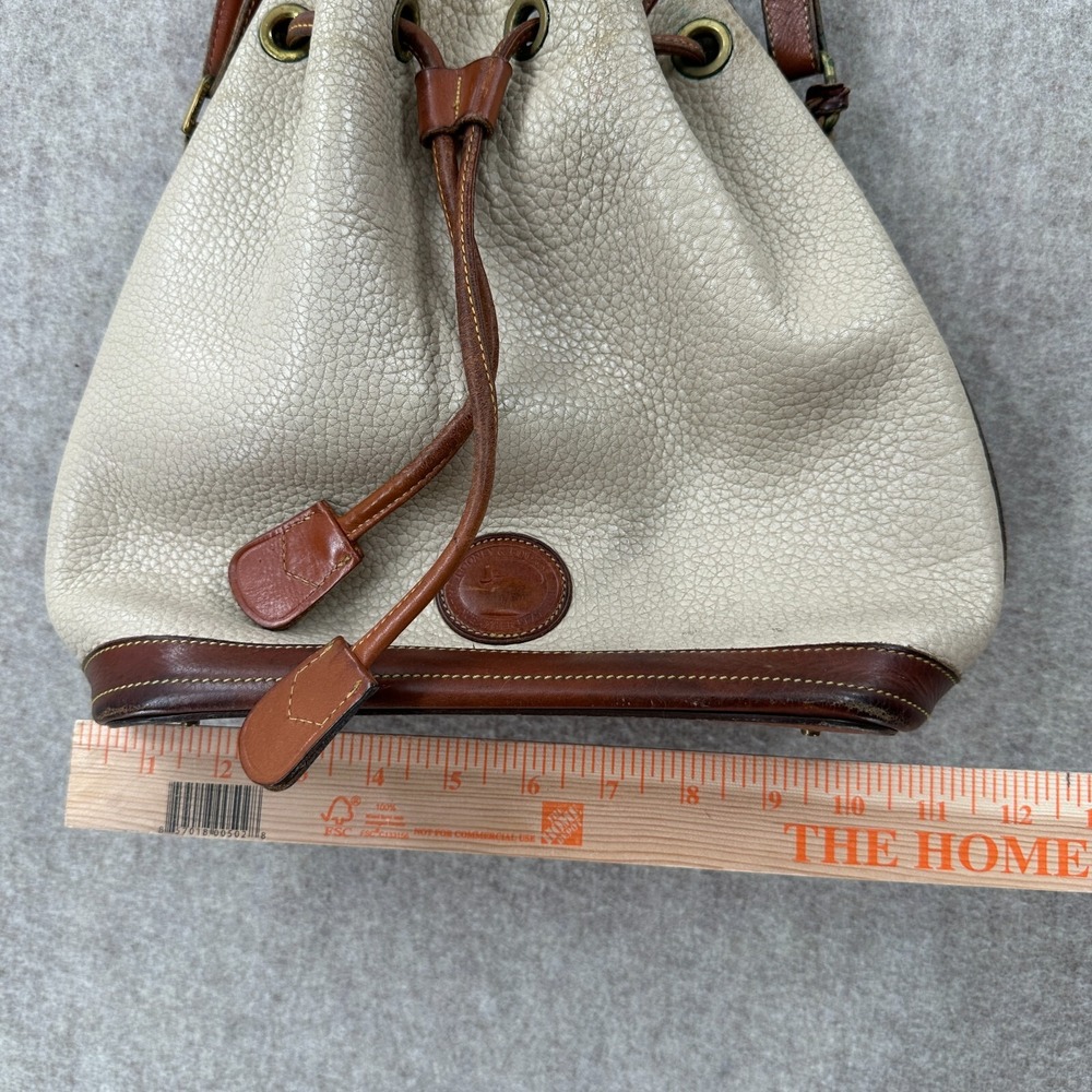 Dooney & Bourke Vintage Off‎ White Leather Drawstring Bucket Shoulder Bag - Picture 8 of 10